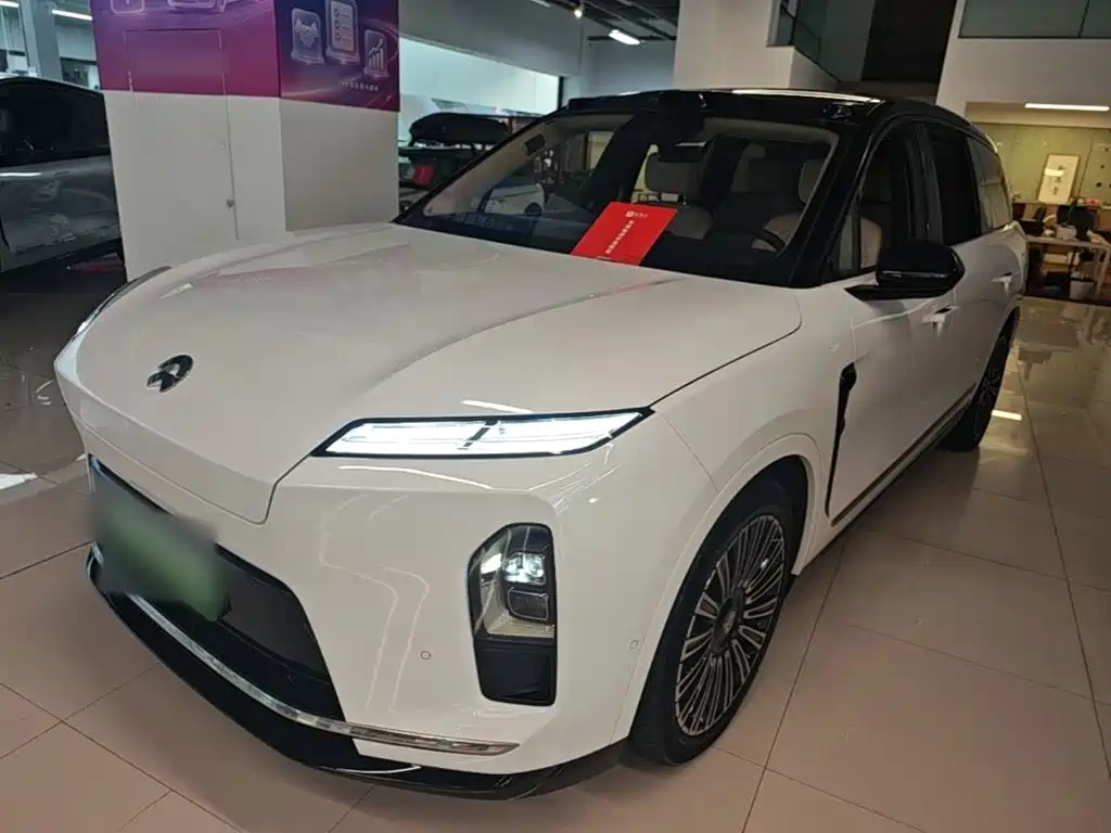 NIO ES8 2025
