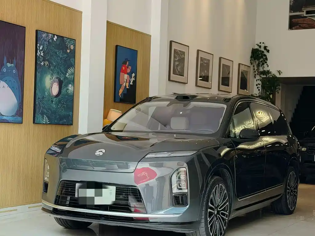 NIO ES8 2025