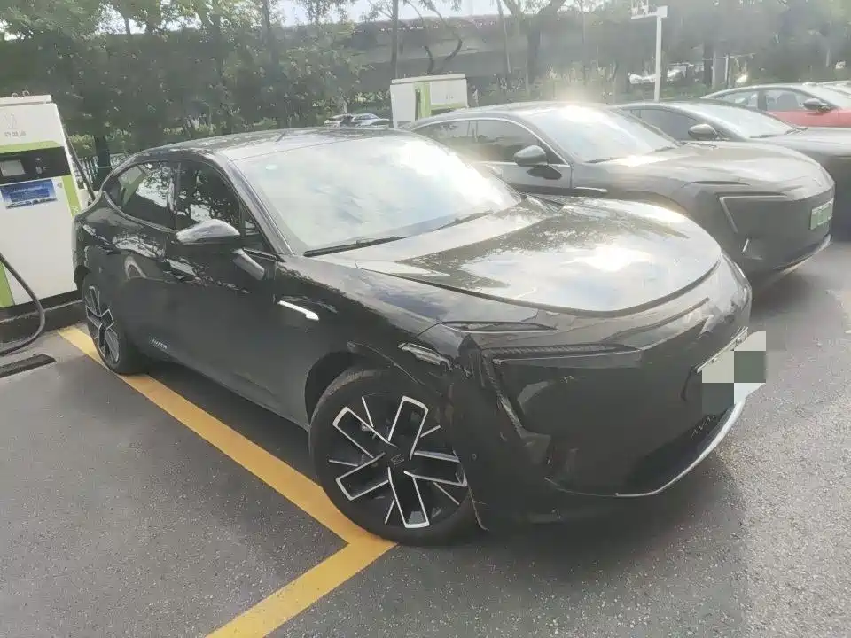 Avatr Avatr 11 2025