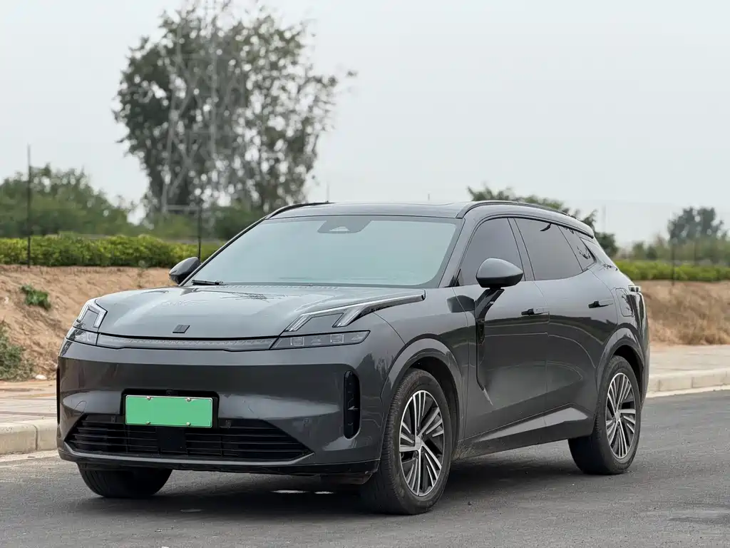 Lynk & Co 08 EM-P 2025