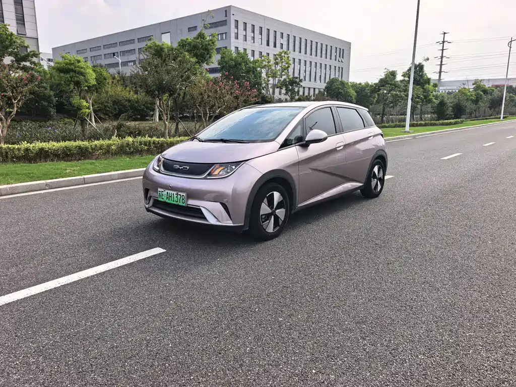 BYD Dolphin 2023