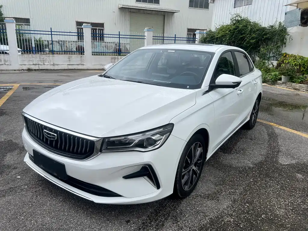 Geely Emgrand 2022
