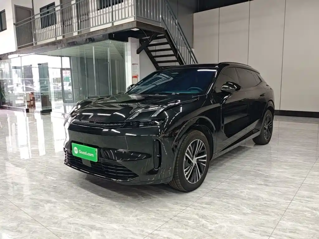 Lynk & Co 08 EM-P 2023