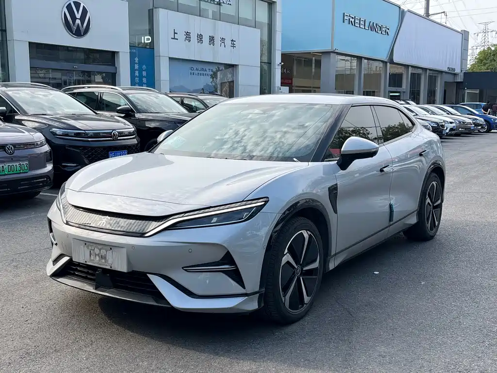 BYD L EV 2024