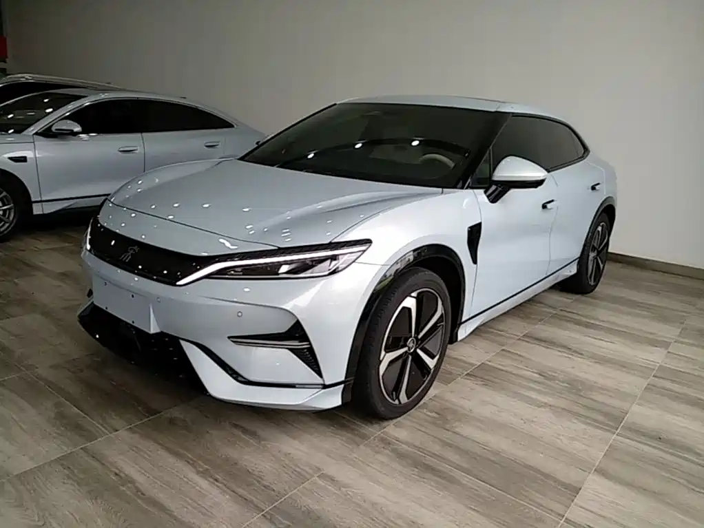 BYD L EV 2024