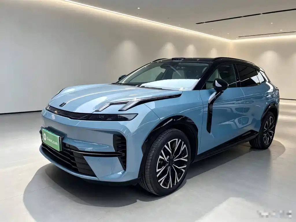 Lynk & Co 08 EM-P 2025