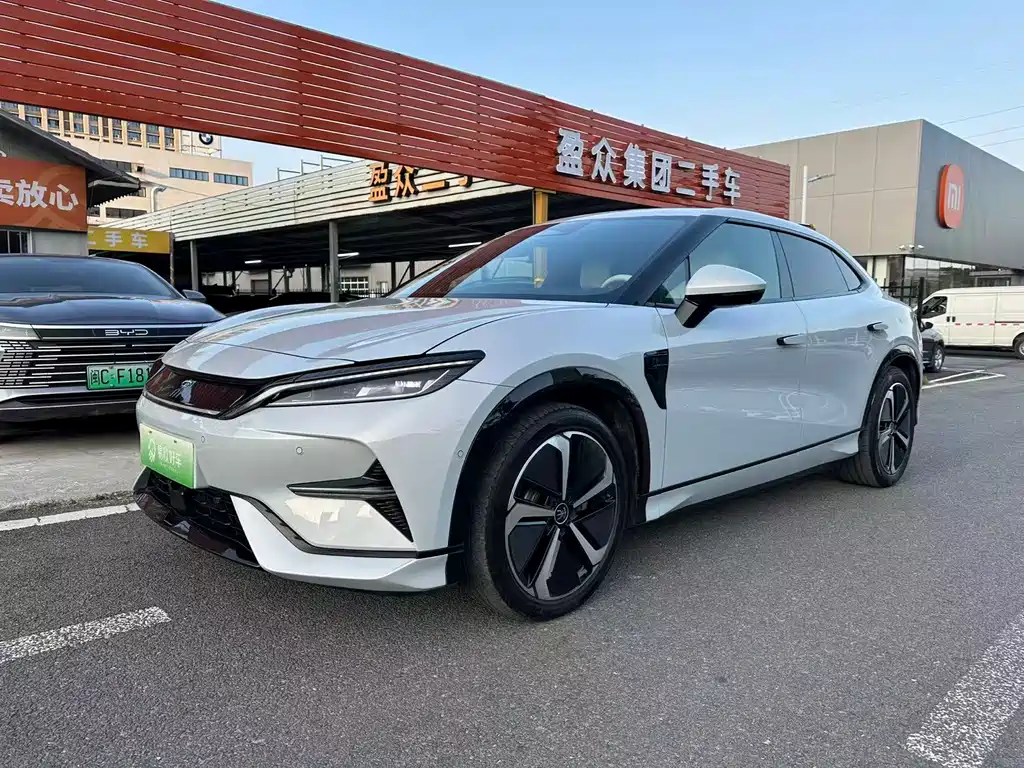 BYD L EV 2024