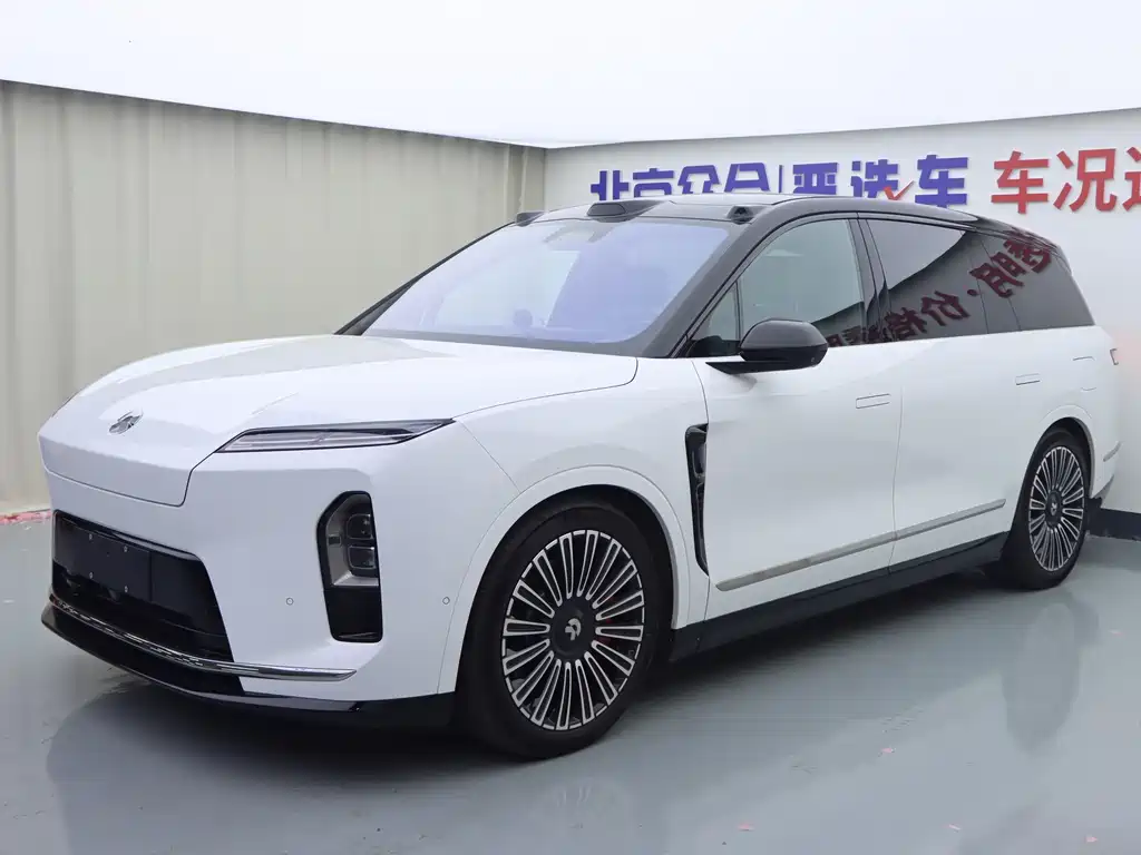 NIO ES8 2025