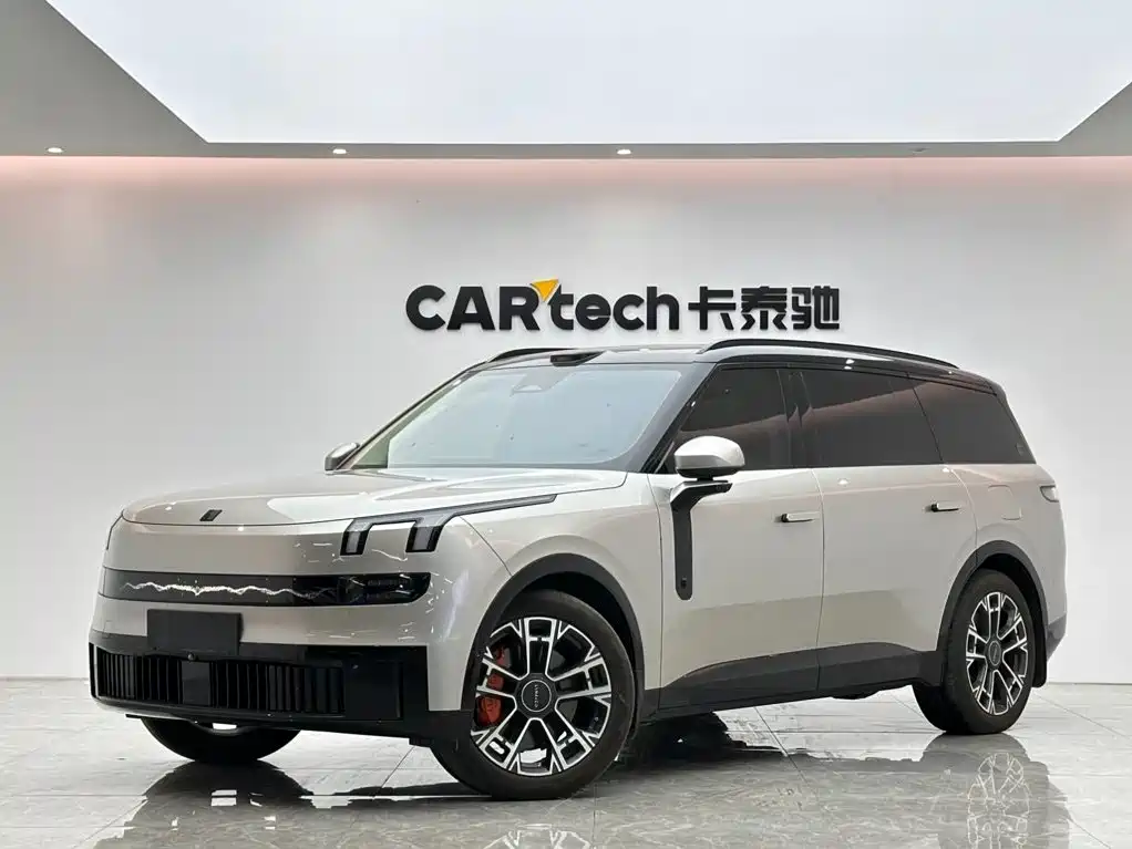 Lynk & Co 900 2025