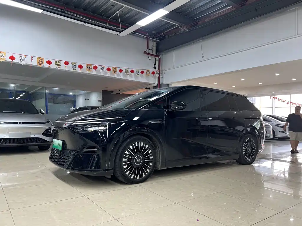 XPENG X9 2025