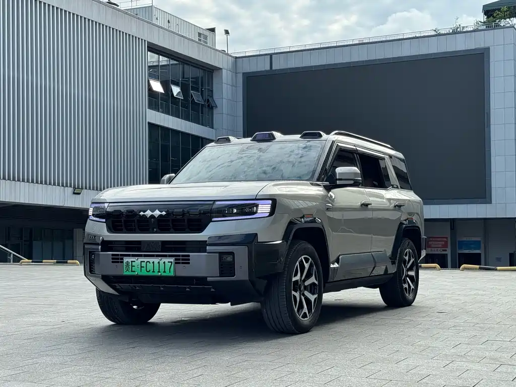 Fang Cheng Bao Leopard 8 2025