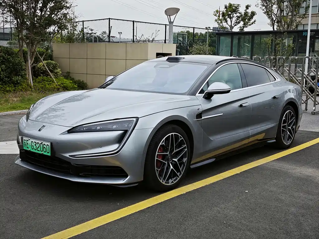 YangWang Yangwang U7 2025