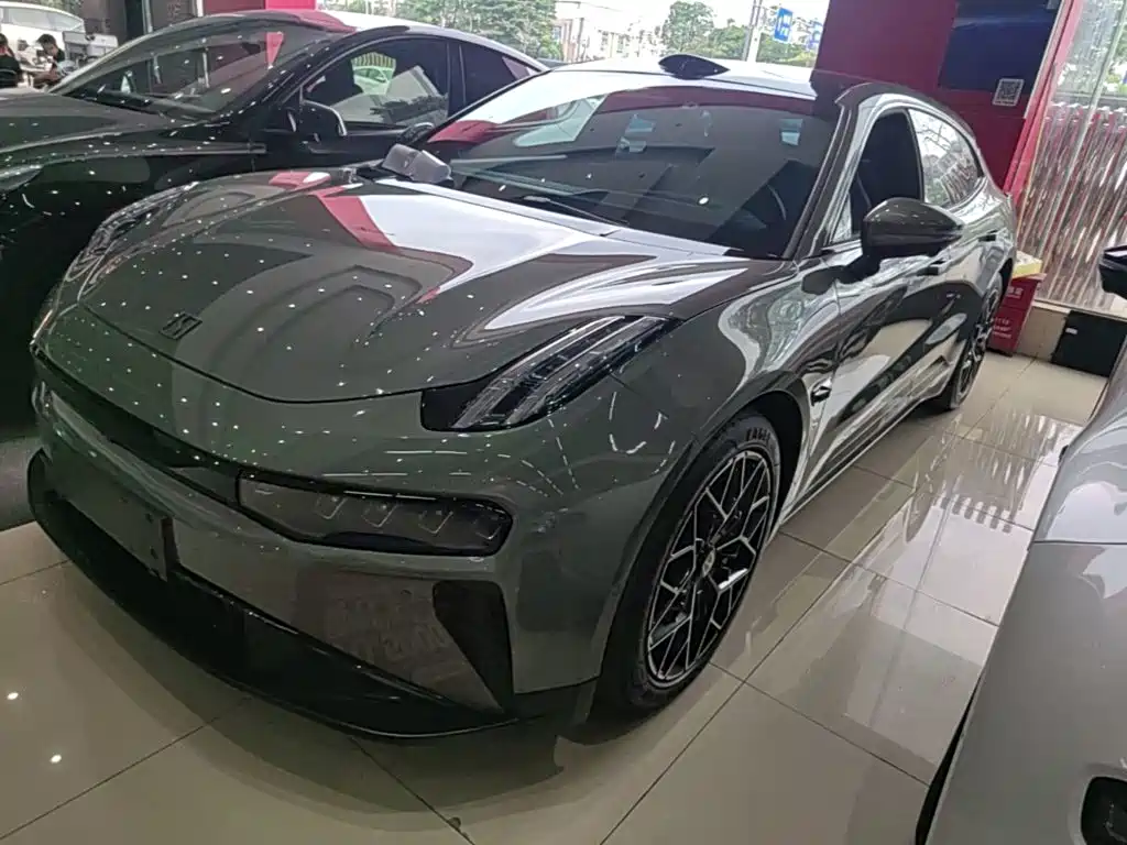 Zeekr 001 2024
