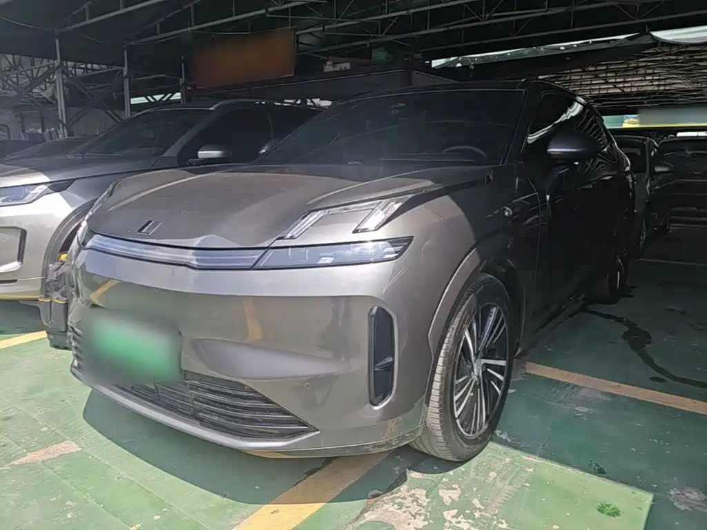 Lynk & Co 08 EM-P 2023