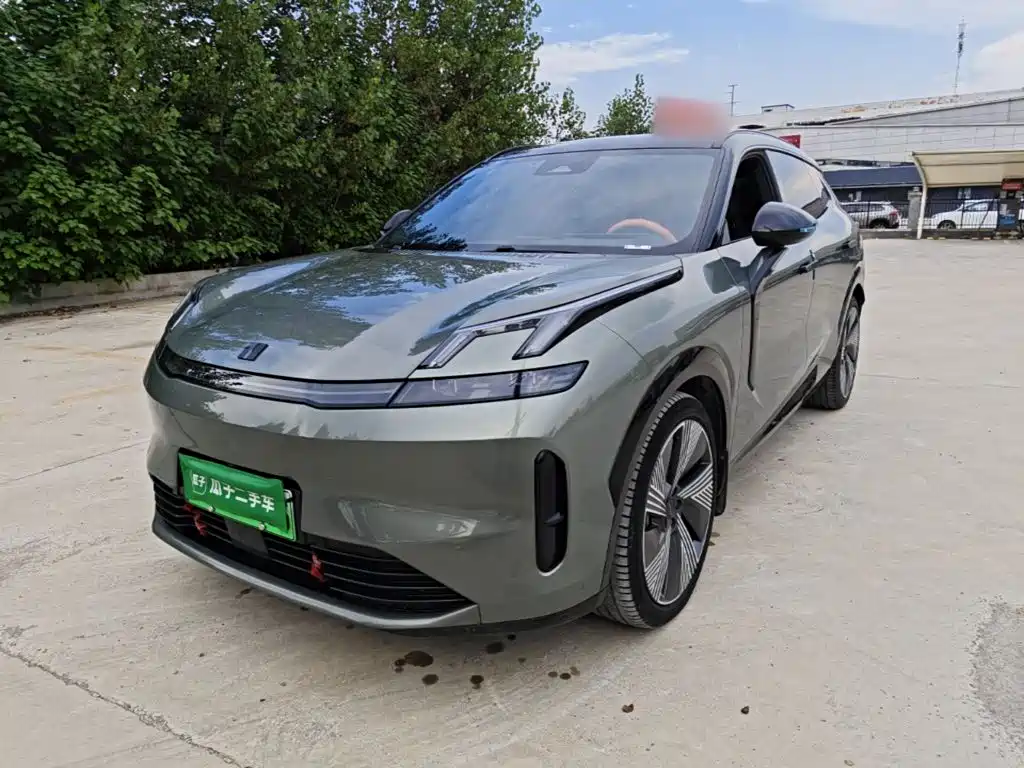 Lynk & Co 08 EM-P 2023