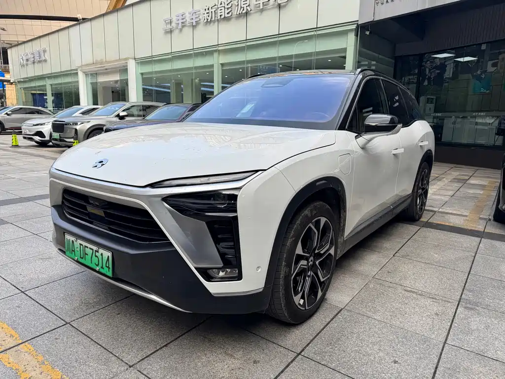 NIO ES8 2021