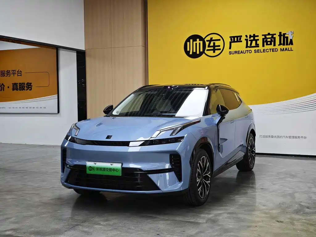 Lynk & Co 08 EM-P 2025