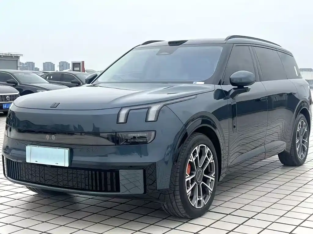 Lynk & Co 900 2025