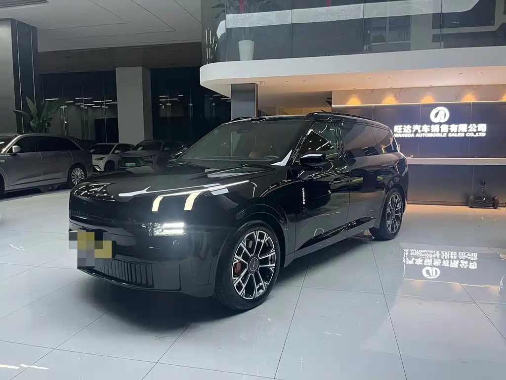 Lynk & Co 900 2025