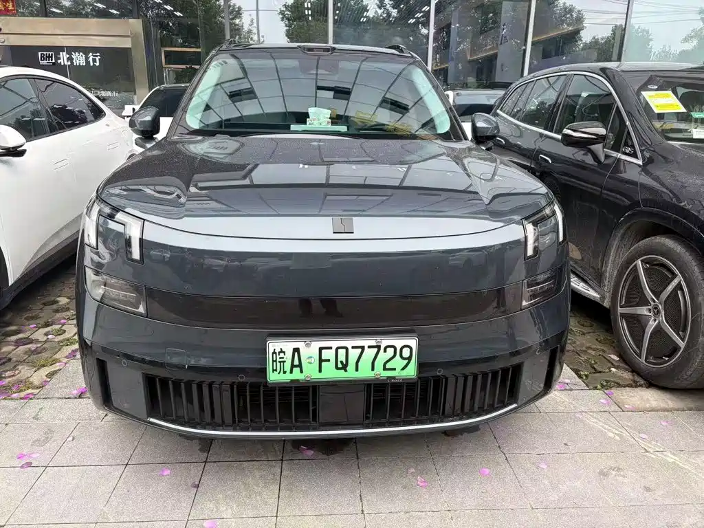 Lynk & Co 900 2025
