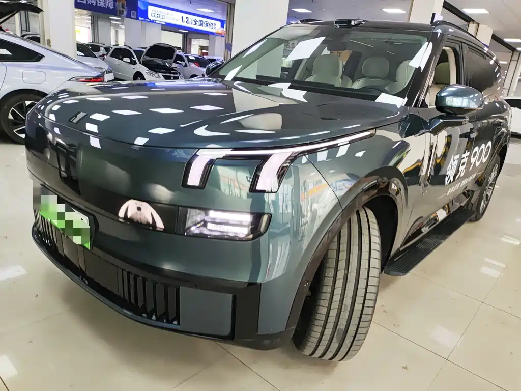Lynk & Co 900 2025