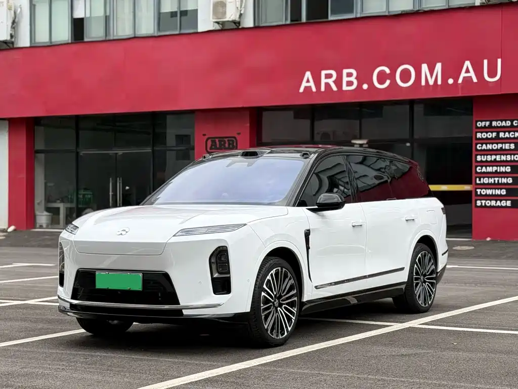 NIO ES8 2025
