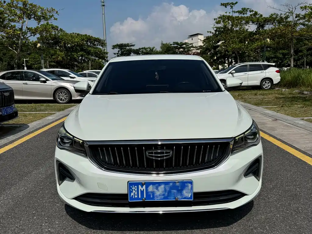 Geely Emgrand 2021