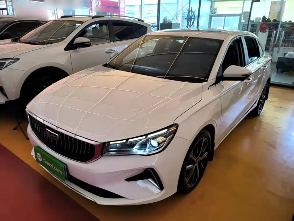 Geely Emgrand 2022