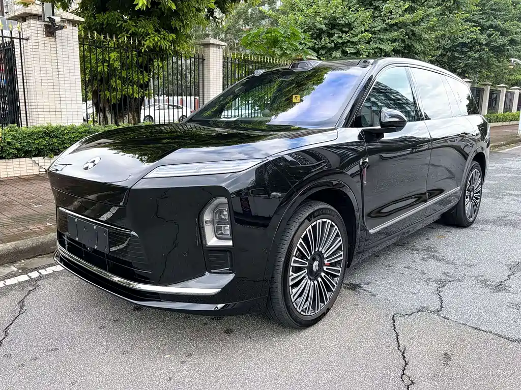 NIO ES8 2025