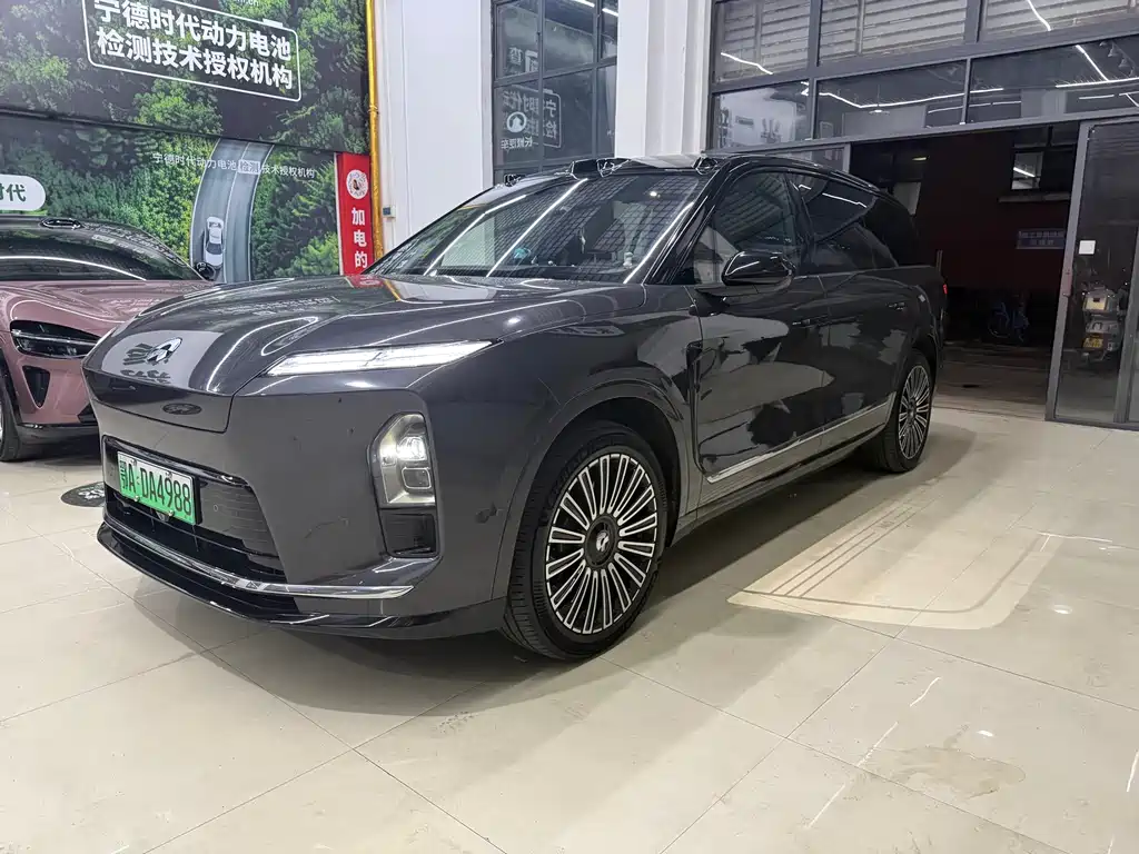 NIO ES8 2025