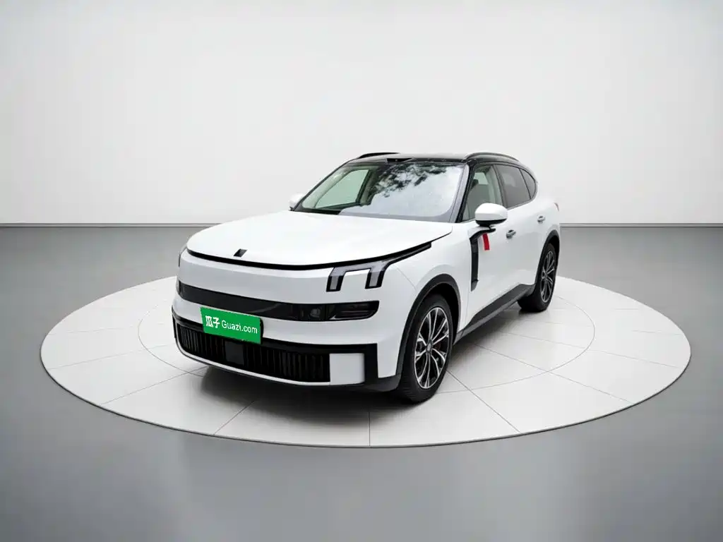 Lynk & Co 900 2025