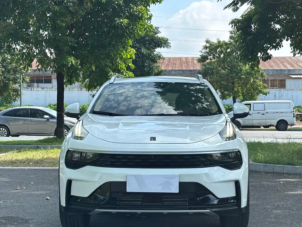 Lynk & Co 01 2022