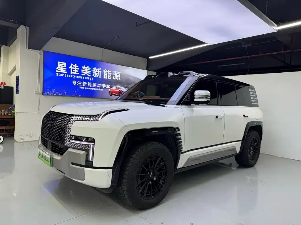 Privind la U8 2023 Deluxe Edition