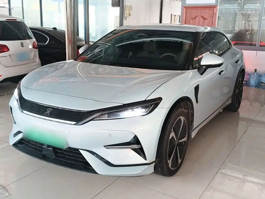 BYD L EV 2024