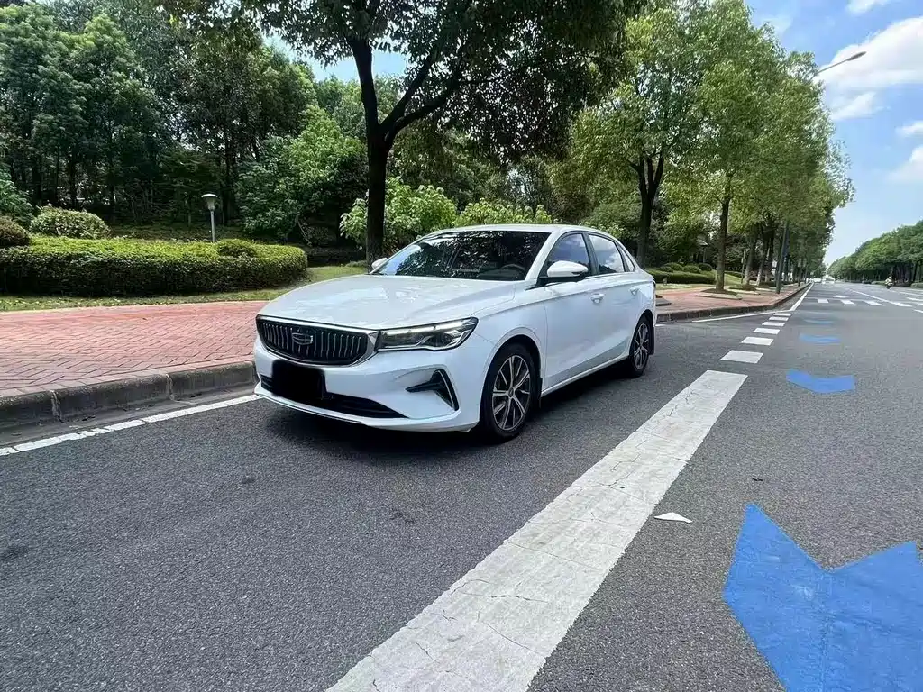 Geely Emgrand 2022