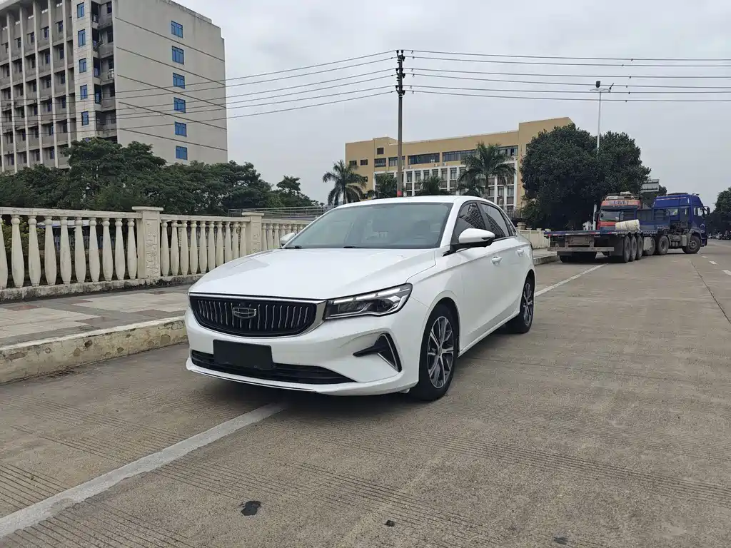 Geely Emgrand 2022