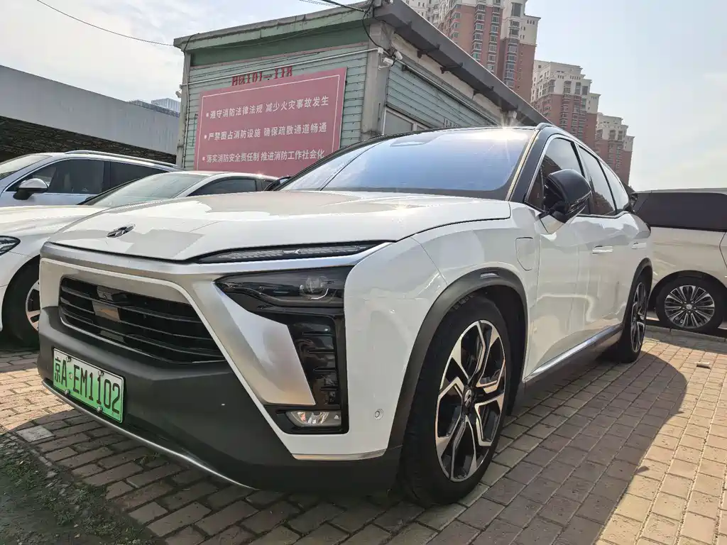 NIO ES8 2022
