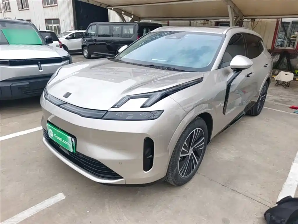 Lynk & Co 08 EM-P 2024