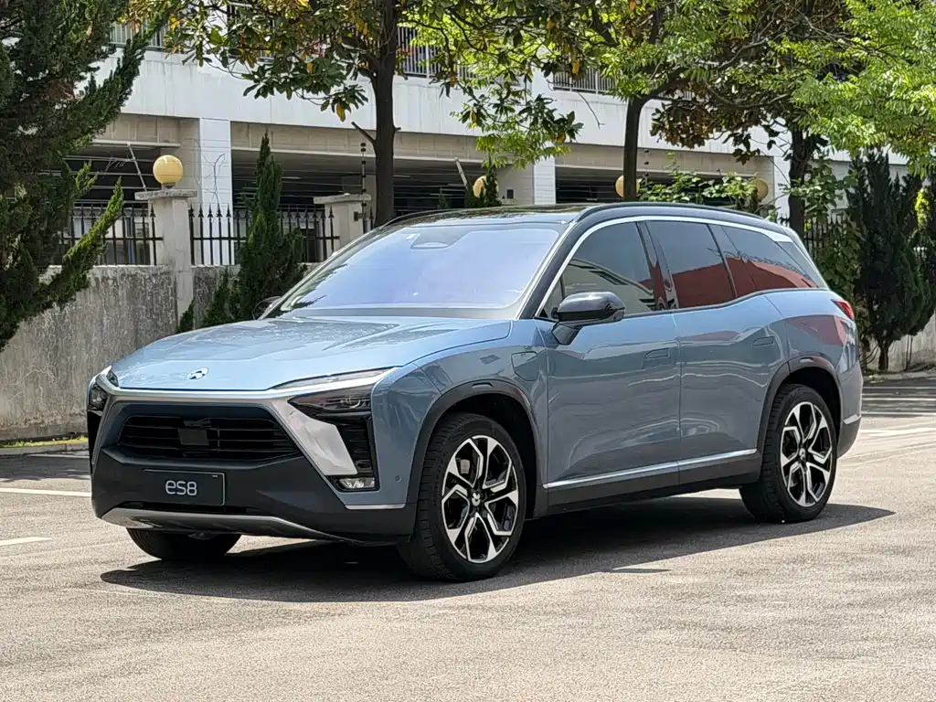 NIO ES8 2021