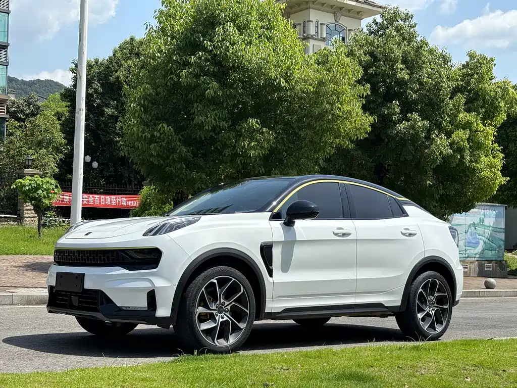 Lynk & Co 05 2022