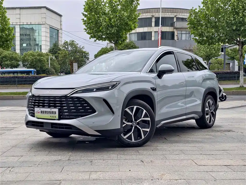 BYD L DM-i 2025
