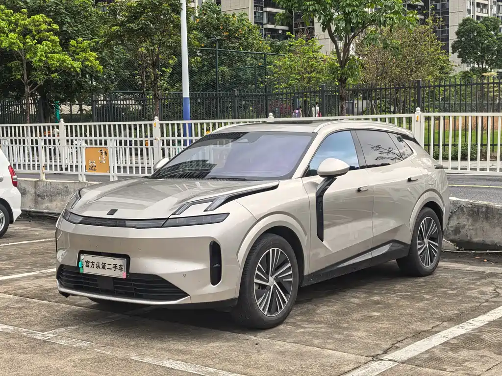 Lynk & Co 08 EM-P 2024