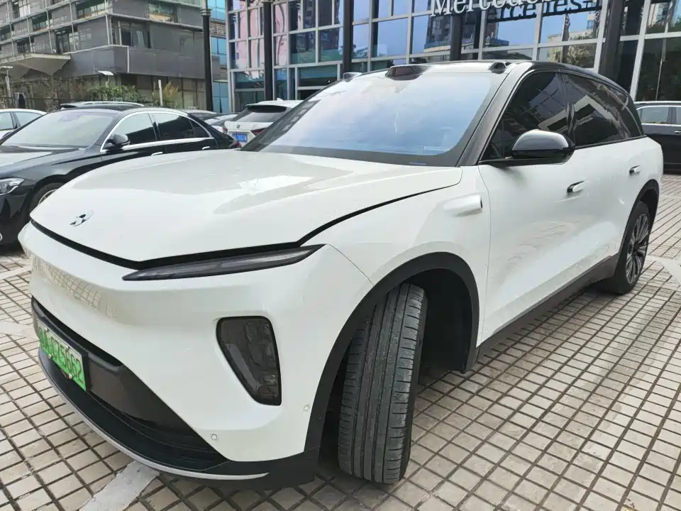 NIO ES8 2023