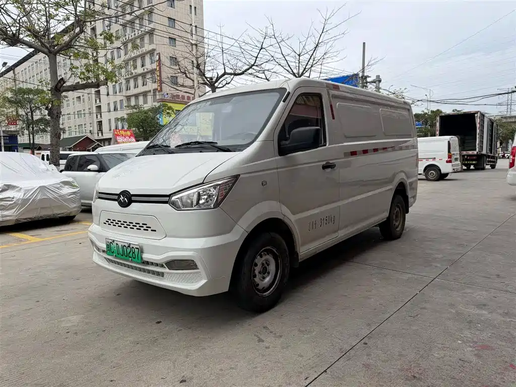 Geely  2023
