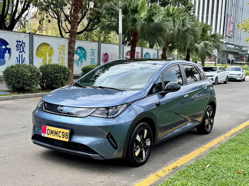 BYD Dolphin 2025
