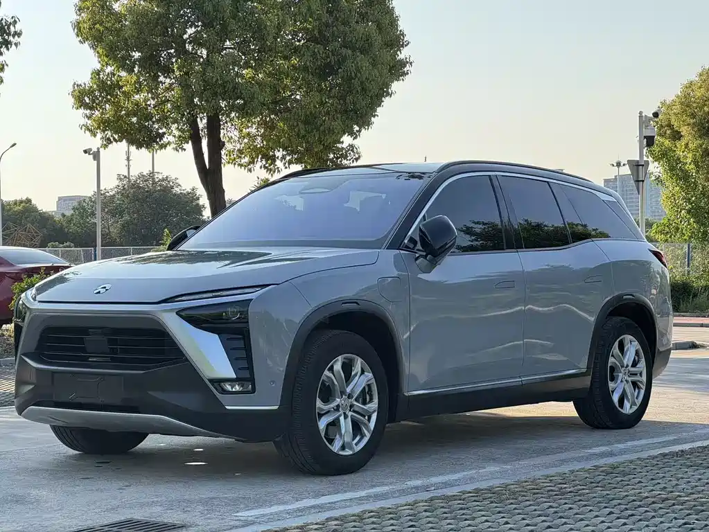NIO ES8 2021