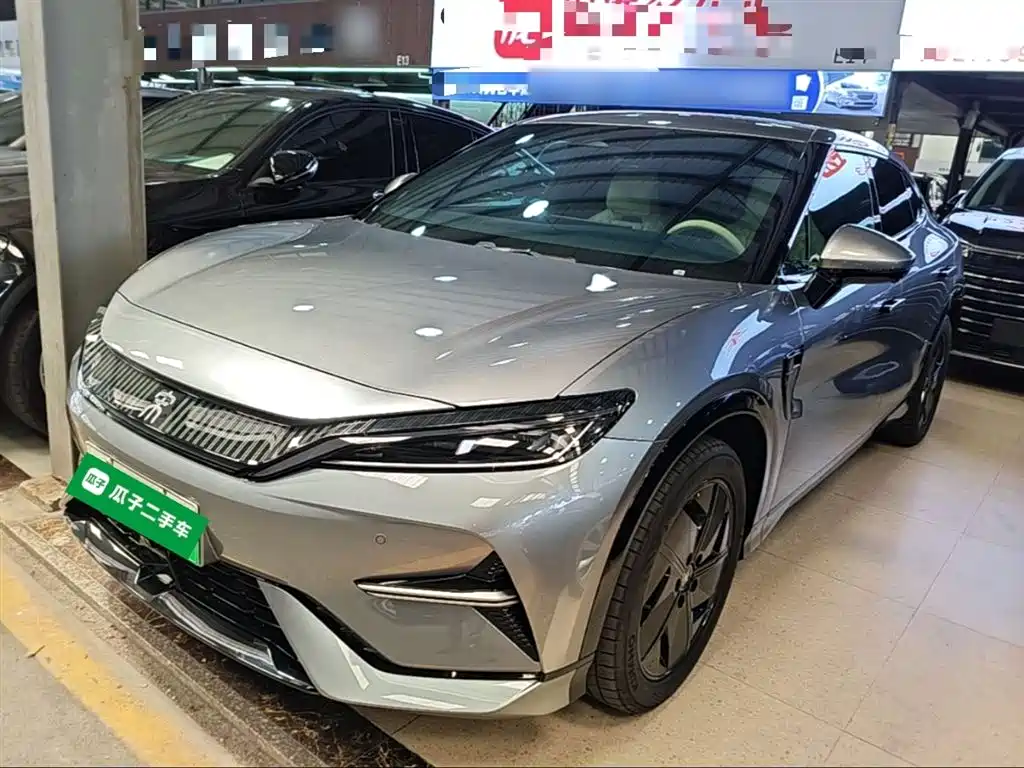 BYD L EV 2024