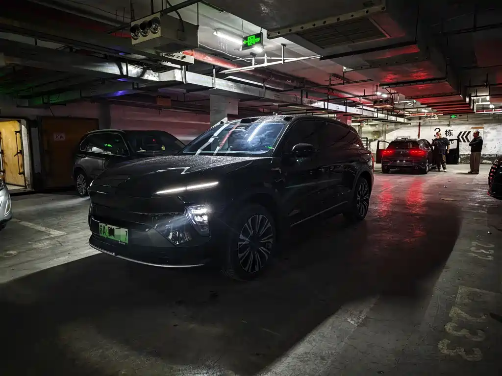NIO ES8 2024