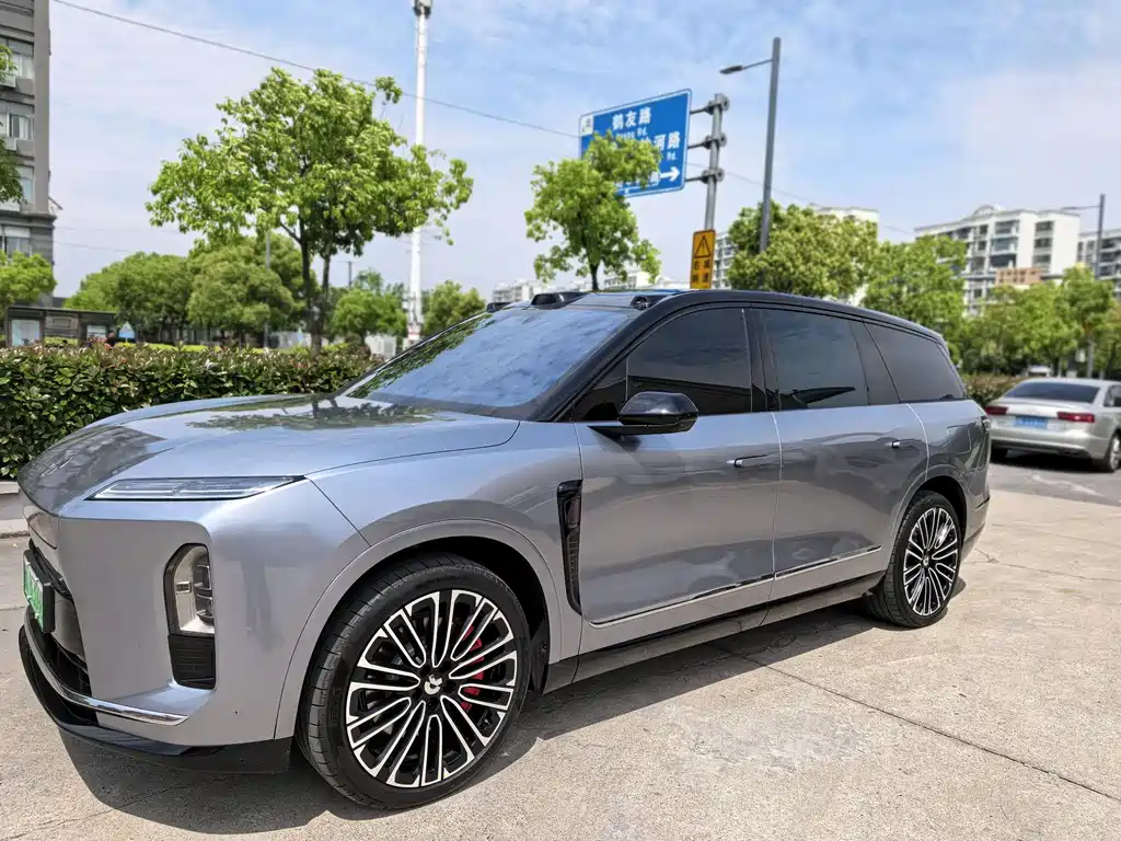 NIO ES8 2025