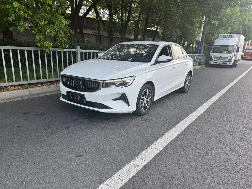 Geely Emgrand 2022